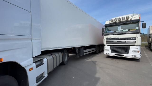 Стажер учиться загонять прицеп в ряд. смотреть онлайн