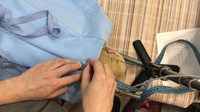 Шьём джоггеры из трикотажа - цельнокроеный пояс, отрезные манжеты из кашкорсе, кипер вместо шнура. смотреть онлайн