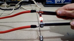 Трансформатор с микроволновки  разогревает ржавые гайки без огня