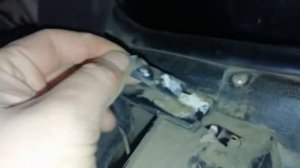 Как устранить скрип задней полки на Ваз-2115.