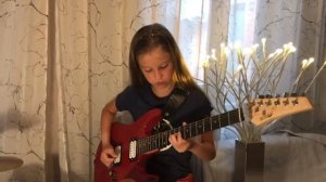 Какую песню можно выучить ребенку на электрогитаре