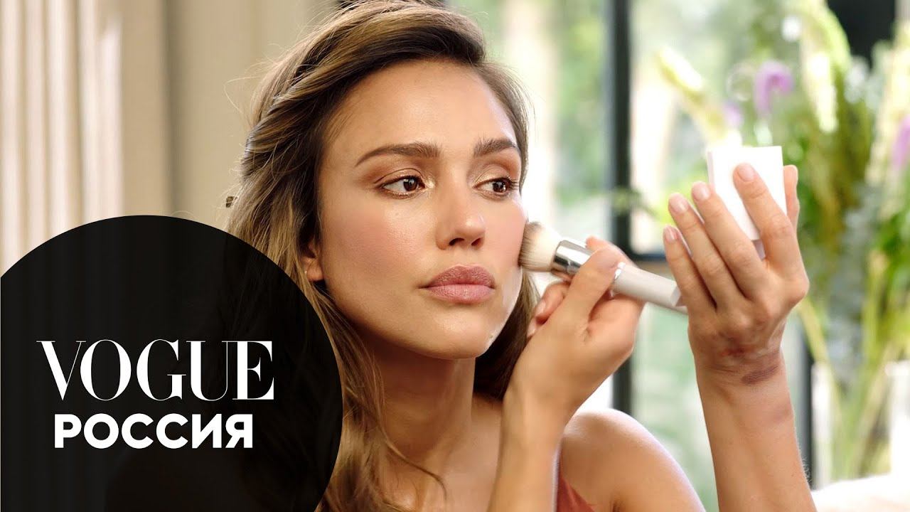 Джессика Альба показывает, как сделать макияж с эффектом загара при помощи бронзера | Vogue Россия смотреть онлайн