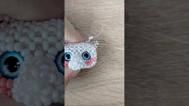 Единорог из бисера, плетение бисером. Готовый сплетенный единорог смотреть онлайн