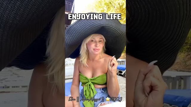 Кто Я? Первый вопрос йога || Лариса Муаддеб || наслаждение ⭐️2023 #shorts #yogateacher #yoga смотреть онлайн