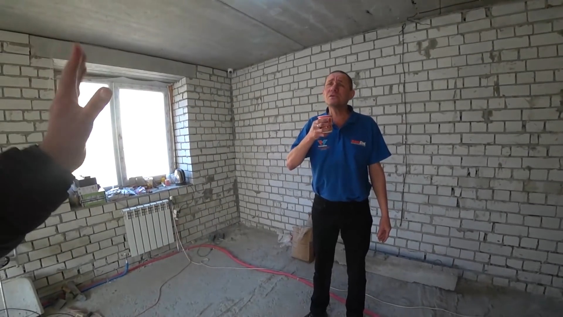 СЫНЫЧ ПРИЧЁСЫВАЕТ КРАН ОТМЕНЯЕТСЯ ПОЧЕМУ ПЕРЕПУТАЛИ ХОЛОДНУЮ С ГОРЯЧЕЙ смотреть онлайн