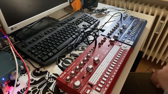 Behringer RD6 & TD3 Fu.k..g Christmas Acid Live Jam смотреть онлайн
