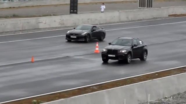 DRAG RACING IN RUSTAVI TRACK BMW X6 M VS NISSAN GTR смотреть онлайн