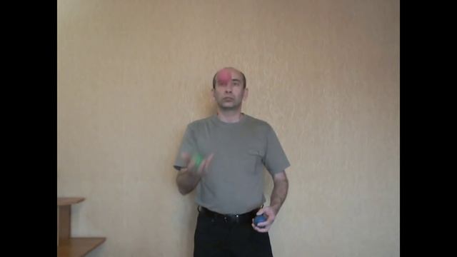 Жонглирование 2 мяча 1 рукой ч.3 смотреть онлайн