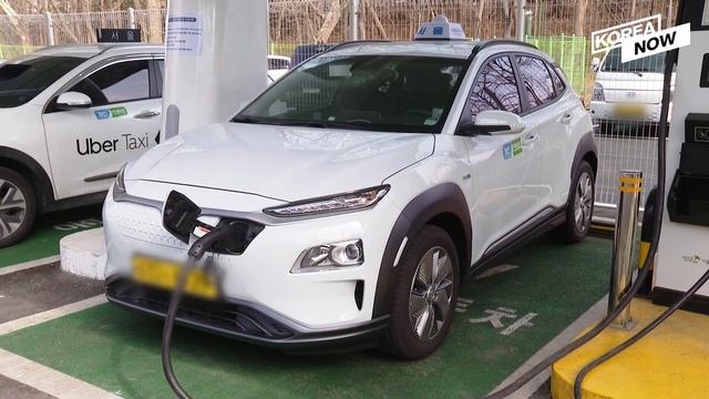 Korea's population shrinks for the first time in 2020 / Hyundai to replace over EV 80,000 batteries смотреть онлайн