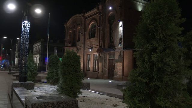 Прогулки по вечернему Омску (ул.Чокана Валиханова - Омский "Арбат") смотреть онлайн