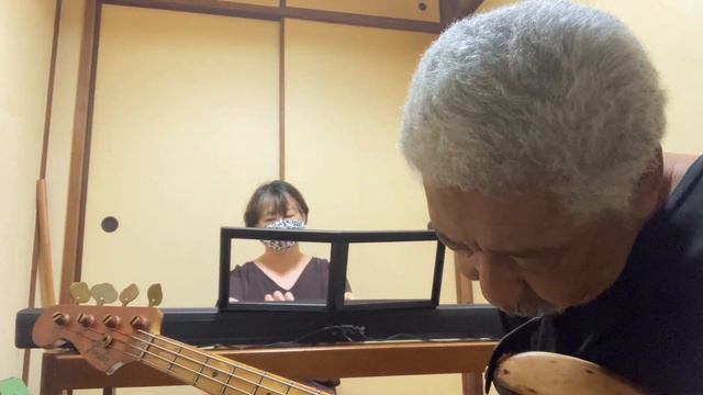 スタンダードナンバーから枯葉を松本薫ベースもんた美由紀キーボードで演奏をしてみました смотреть онлайн