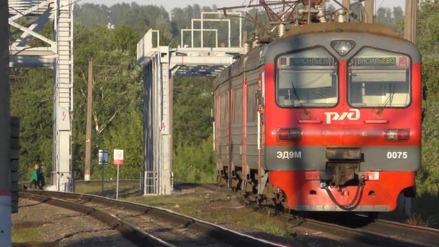 Быстро летит ЭД9М-0075 смотреть онлайн