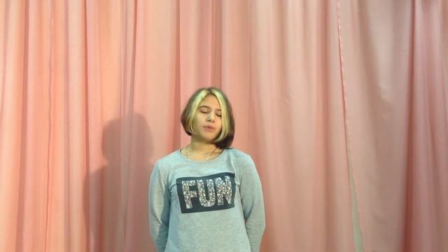 Страна читающая—Алиса Курасова читает произведение «Белка (В деревне, в праздник)» И. А. Крылова смотреть онлайн