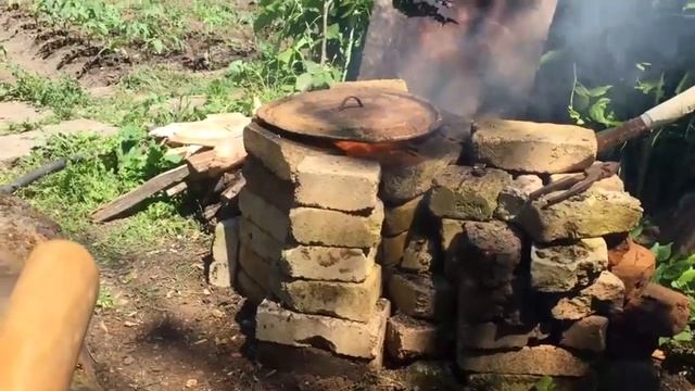 Плавим алюминий из пивных банок!!!Простой способ плавки алюминия!!!! смотреть онлайн