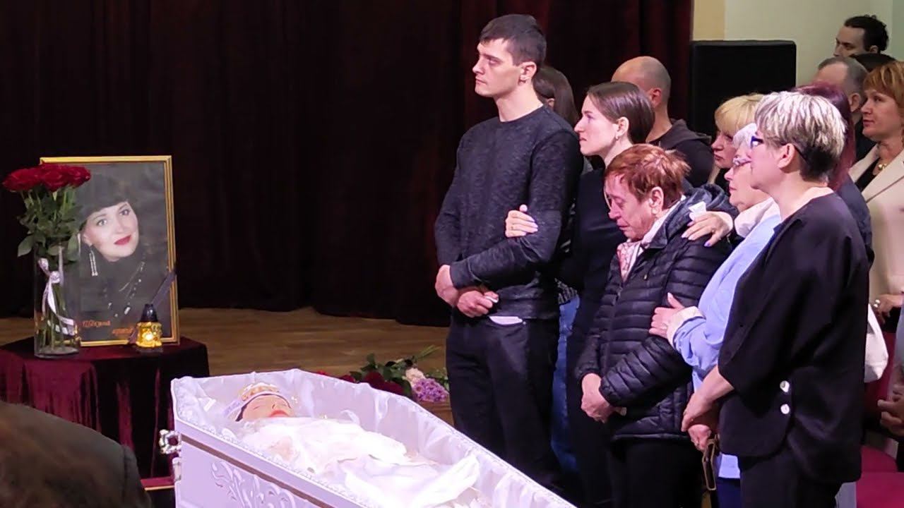 В Благовещенске простились с актрисой Амурского театра драмы Мариной Щекиной смотреть онлайн