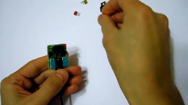 Простой тестер транзисторов. (A simple transistor tester) смотреть онлайн