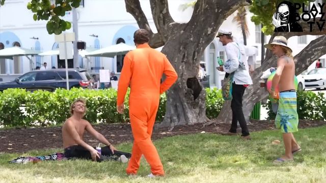 СБЕЖАВШИЙ ЗАКЛЮЧЕННЫЙ (ПРАНК) смотреть онлайн