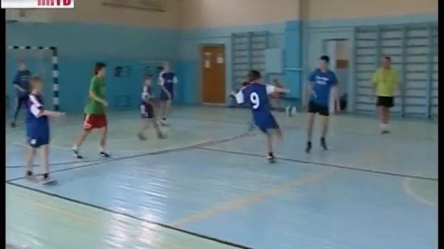 Дети играют в футбол смотреть онлайн