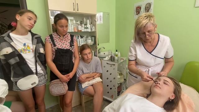 Профориентация. Профессия - косметолог смотреть онлайн