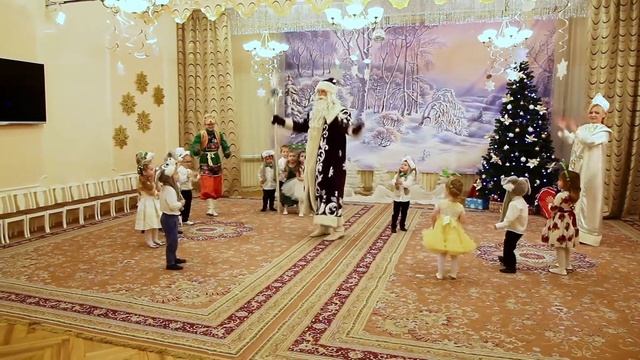 Первое знакомство с дедом Морозом смотреть онлайн