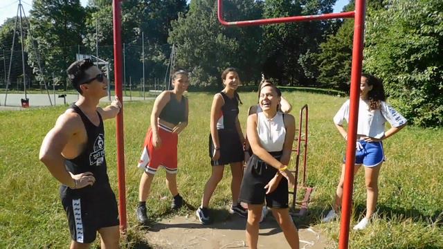 FACCIO PROVARE IL CALISTHENICS A DELLE RAGAZZE! смотреть онлайн