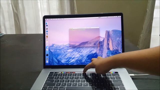 2017 MacBook Pro Touch Bar features смотреть онлайн