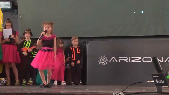 Винокурова Варя (младшая группа Kinder Mix Show) - "Снова на сцене" смотреть онлайн
