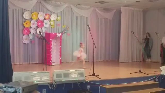 Осадчук Арина 5 лет танцевальное шоу"Кукла"ТСК"Класс" смотреть онлайн