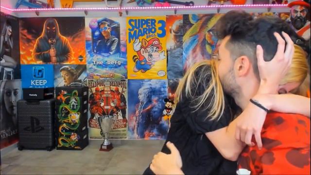 TheGrefg SE BESA CON SU NOVIA EN DIRECTO! смотреть онлайн