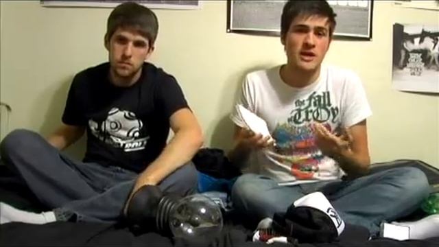 Smosh Sued for $20 Million (April Fools) смотреть онлайн