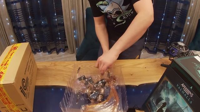 Распаковка Assassin's Creed Valhalla Collector’s Edition и фигурки Эйвора смотреть онлайн