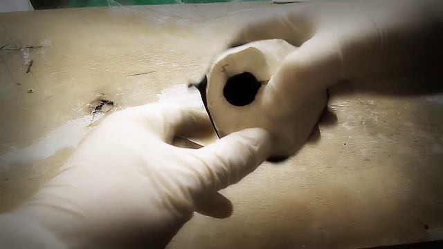 Как залить жидкий пластик в резиновую форму. Делаем скульптуру. Pour plastic. смотреть онлайн