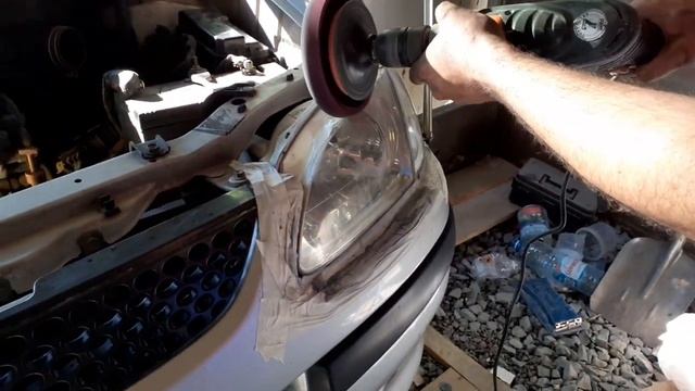 Полировка фар за 5 минут своими руками | полировка фар без инструмента | Восстановление фар смотреть онлайн