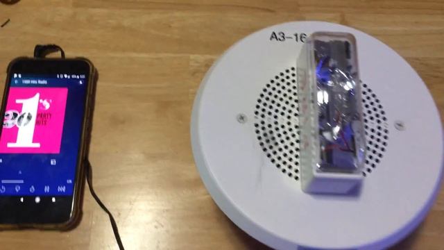 Hooked up Speaker Strobe Fire Alarm to batteries and a headphone jack смотреть онлайн