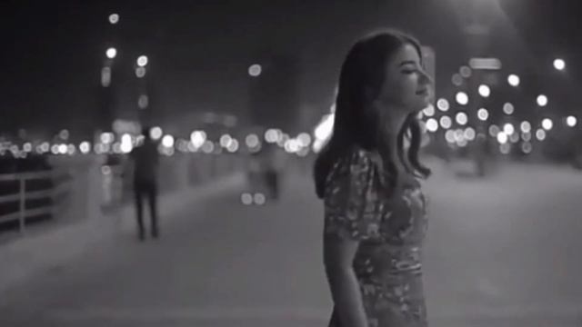 Ты рыдаешь над сломаной шпилькой... | Автор стихотворения: Ирина Карапетян смотреть онлайн