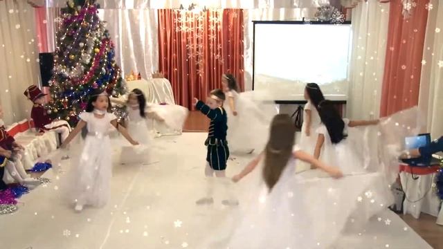 Новогодняя Шоу Программа силами детского сада, Утренник на УРА смотреть онлайн