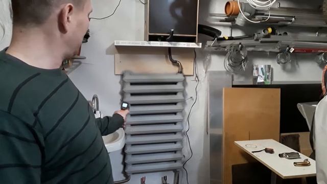 Установка Автономного отопителя (Фен-Вебасто)В гараже подключение выхлопа через батарею. смотреть онлайн