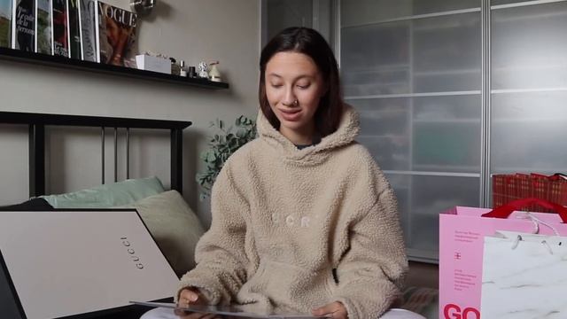 РАСПАКОВКА ПОДАРКОВ на день рождения: Gucci, Apple, Jordan, Narciso Rodriguez смотреть онлайн
