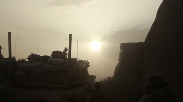 Танк "Абрамс" и морпехи против талибов в провинции Каджаки, Афганистан смотреть онлайн