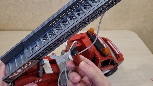 Пожарная машина брудер Bruder видео обзор