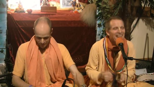 Radhadesh Mellows with H.H. Sacinandana Swami "Connect with the Mantra & Chant in a Prayerful Way" смотреть онлайн