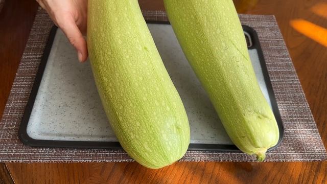 ВКУСНЫЙ И ПРОСТОЙ РЕЦЕПТ ИЗ КАБАЧКОВ. УРОЖАЙ КАБАЧКОВ ВООБЩЕ БЕЗ ПОДКОРМОК смотреть онлайн