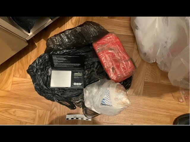 Житель Красноярска задержан за покушение на сбыт героина и метадона общей массой более 1,3 кг смотреть онлайн