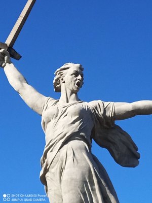 ВОЛГОГРАД . МАМАЕВ КУРГАН . РОДИНА-МАТЬ . ПУТЬ К ВЕРШИНЕ . ВИДЕОКОЛЛАЖ .