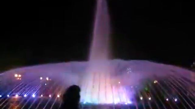 Фонтан в городе Уральск.mp4 смотреть онлайн