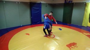 Бедро изнутри с обратным подворотом. Прием самбо