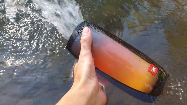JBL Pulse 4 - Water Test смотреть онлайн