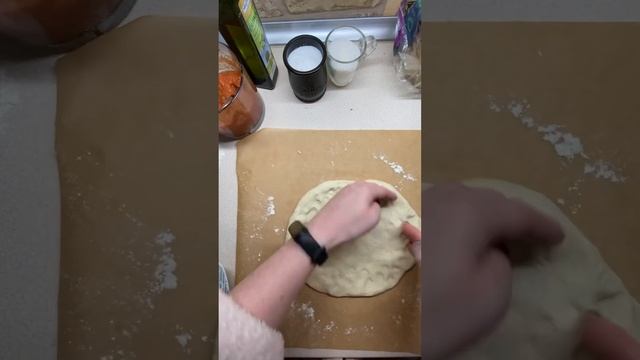 Домашняя пицца. Основа для пиццы просто супер! Попробуйте не пожалеете, выходит лучше чем в пиццери