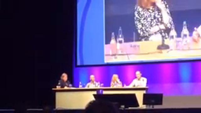 Question and answer session with Lorimer Moseley, Kieran O'sullivan, and Zara Hansen смотреть онлайн