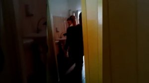Пацан  беспалевно зашел в женский туалет